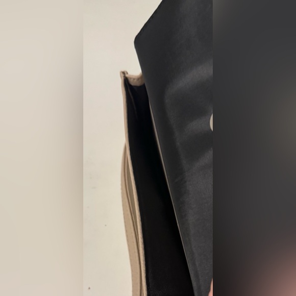 Kenneth Cole Reaction women’s Tan Crossbody Bag - Picture 2 of 8